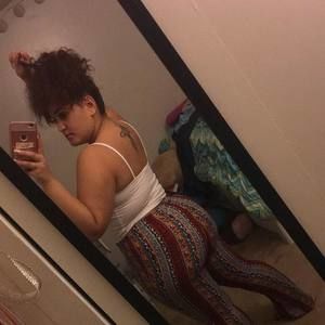 Meet your Posher, Monique